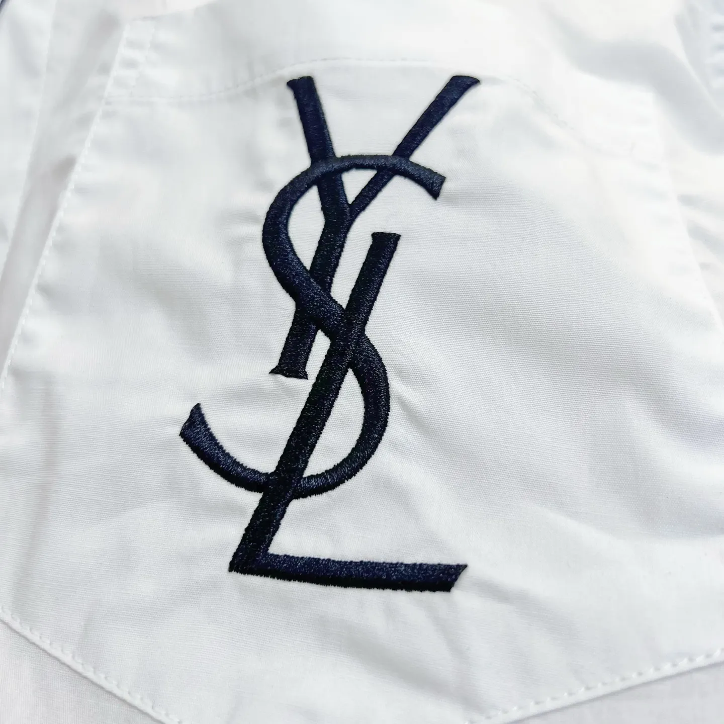 💰230 Model number The upper body is soft and comfortable, extremely delicate, and feels solid, smooth and soft. It has the characteristics of non-wrinkling fabric and an invincible feel. Perfect details. Size: S-XL